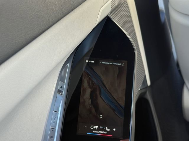 Certified 2026 BMW 750e xDrive image 19