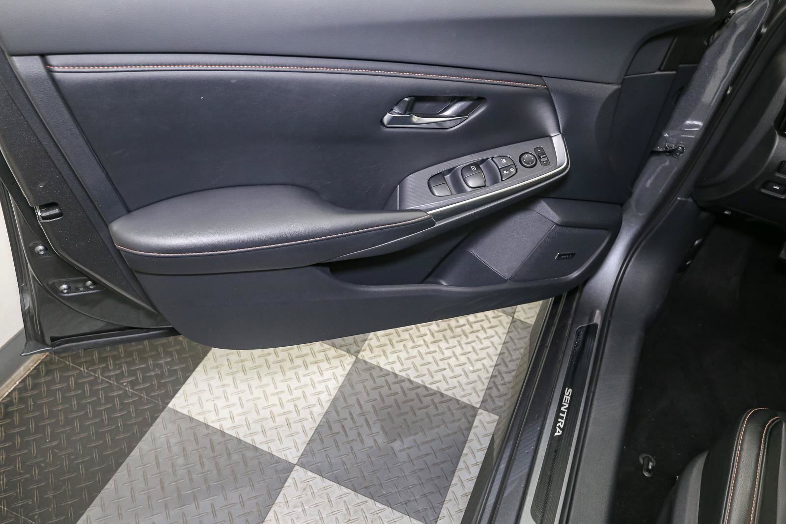 Used 2020 Nissan Sentra SR w/ Premium Package FWD image 39
