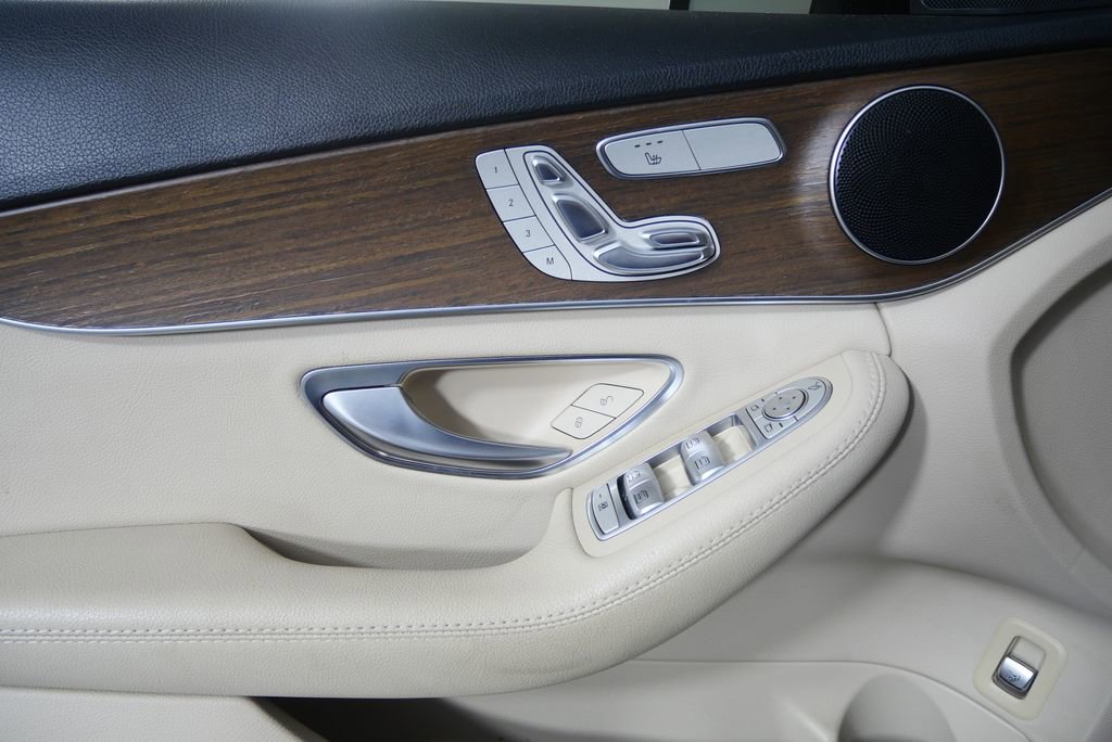 Used 2019 Mercedes-Benz C 300 4MATIC Sedan image 8