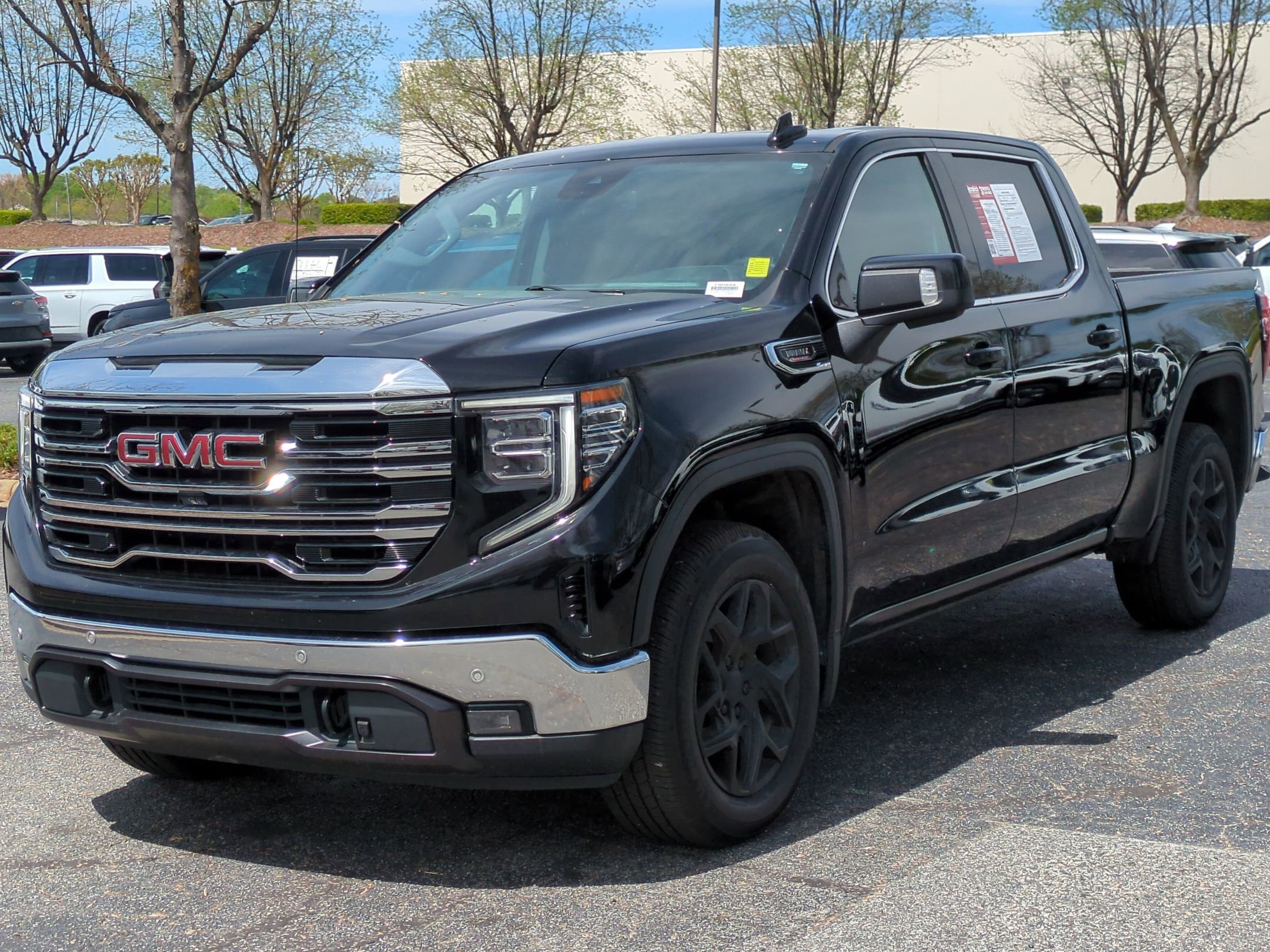 Used 2022 GMC Sierra 1500 SLT w/ SLT Premium Plus Package AWD/4WD image 5