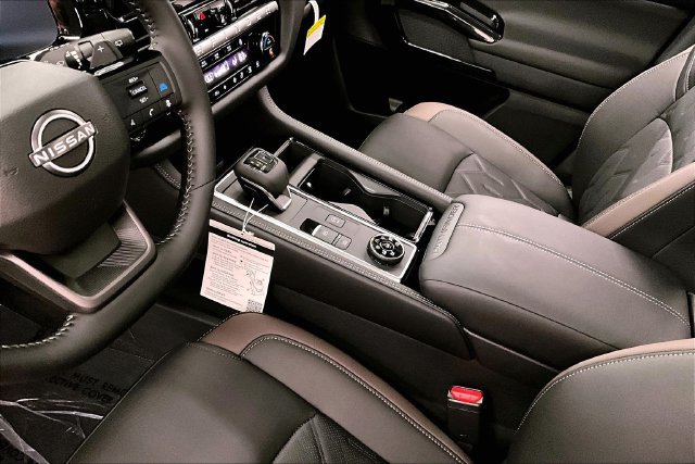 New 2026 Nissan Pathfinder Platinum w/ Lighting Package AWD/4WD image 9