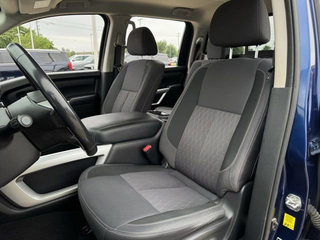 Used 2021 Nissan Titan SV w/ SV Convenience Package AWD/4WD image 12
