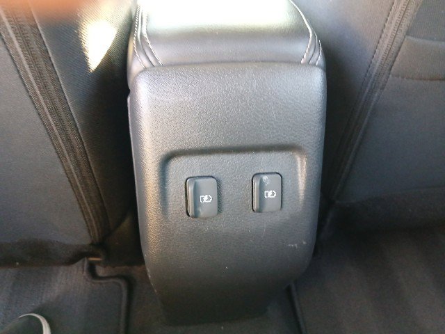Used 2022 Nissan Kicks SR w/ Interior Electronics Package FWD image 12