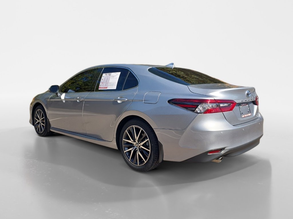 Used 2022 Toyota Camry XLE image 3