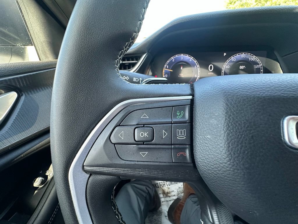 Used 2025 Jeep Grand Cherokee Laredo X AWD/4WD image 16