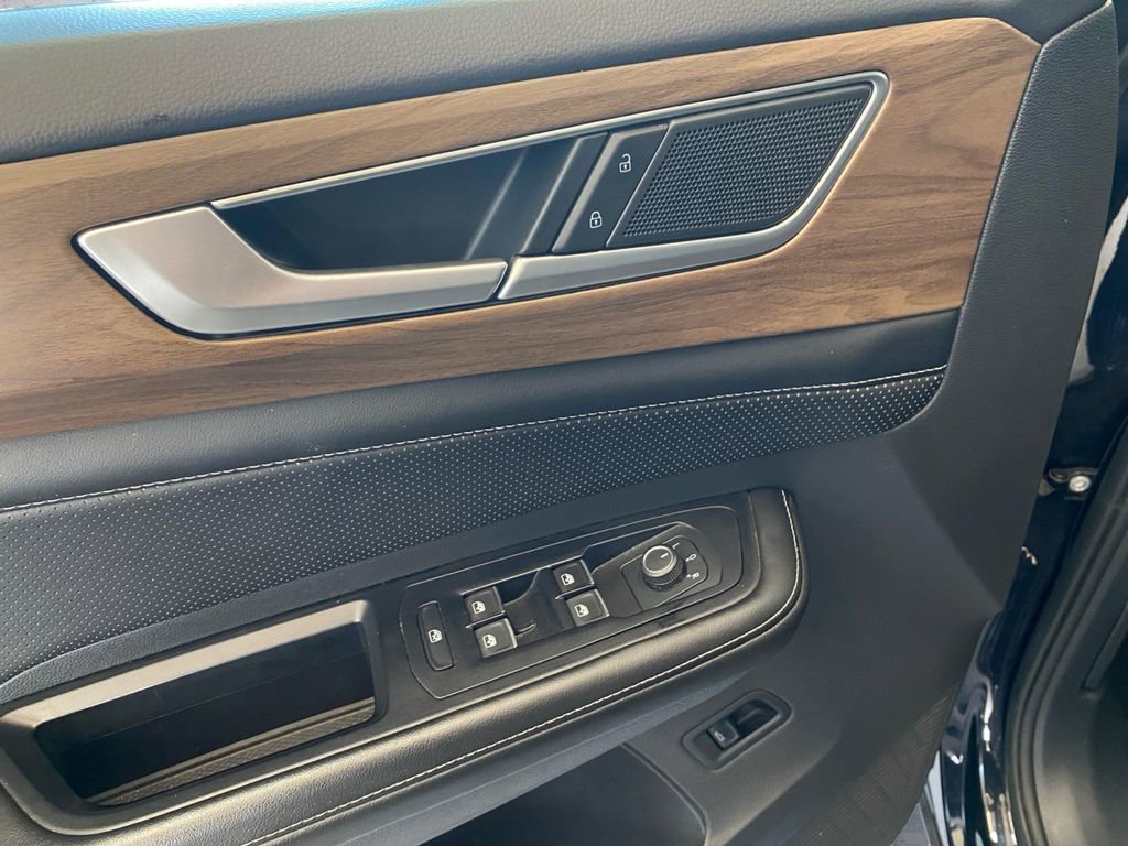 Used 2024 Volkswagen Atlas SE image 12