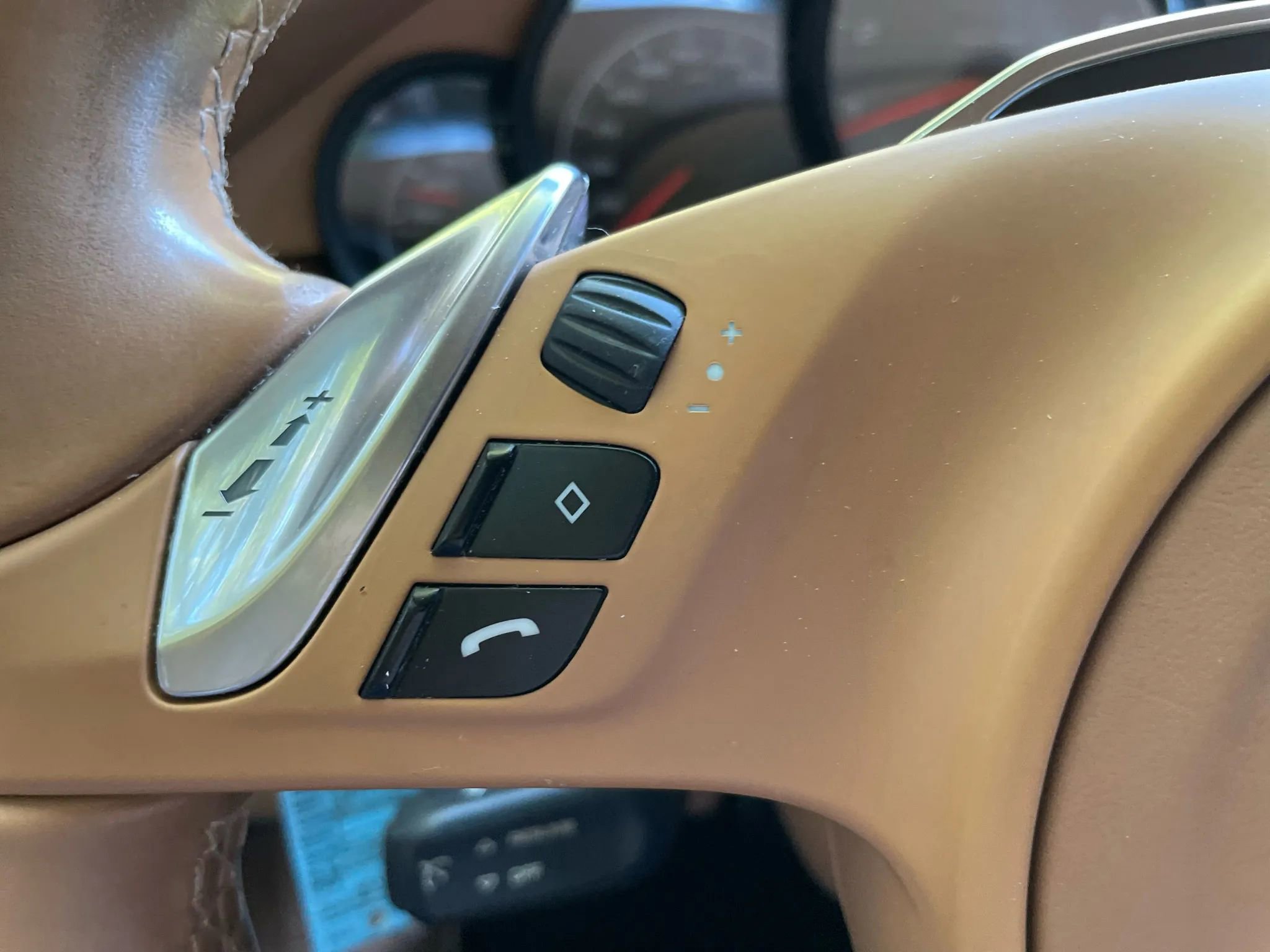 Used 2016 Porsche Panamera S image 19