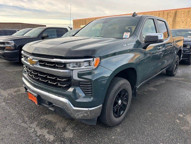 Used 2025 Chevrolet Silverado 1500 LT image 2