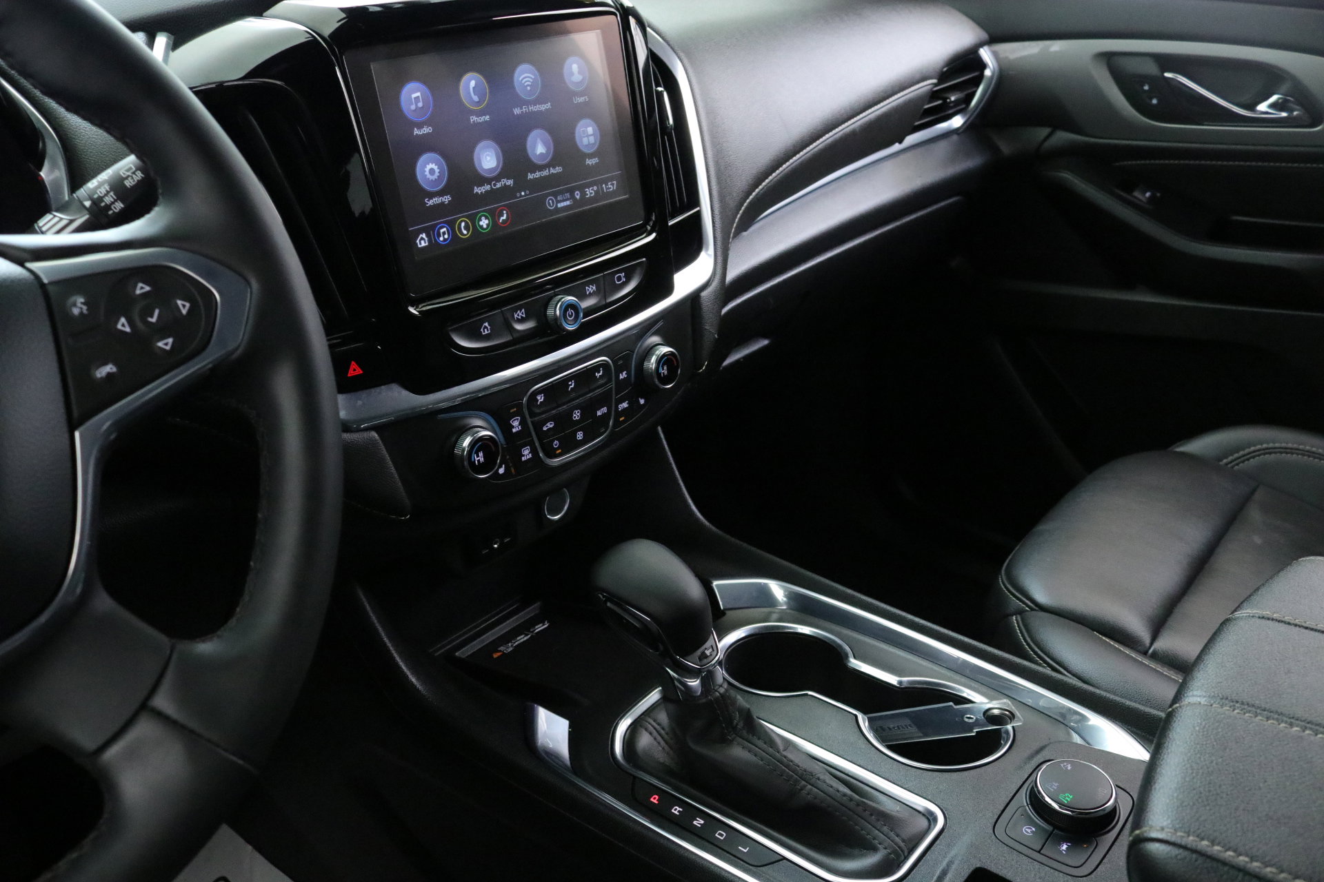 Used 2023 Chevrolet Traverse LT image 18