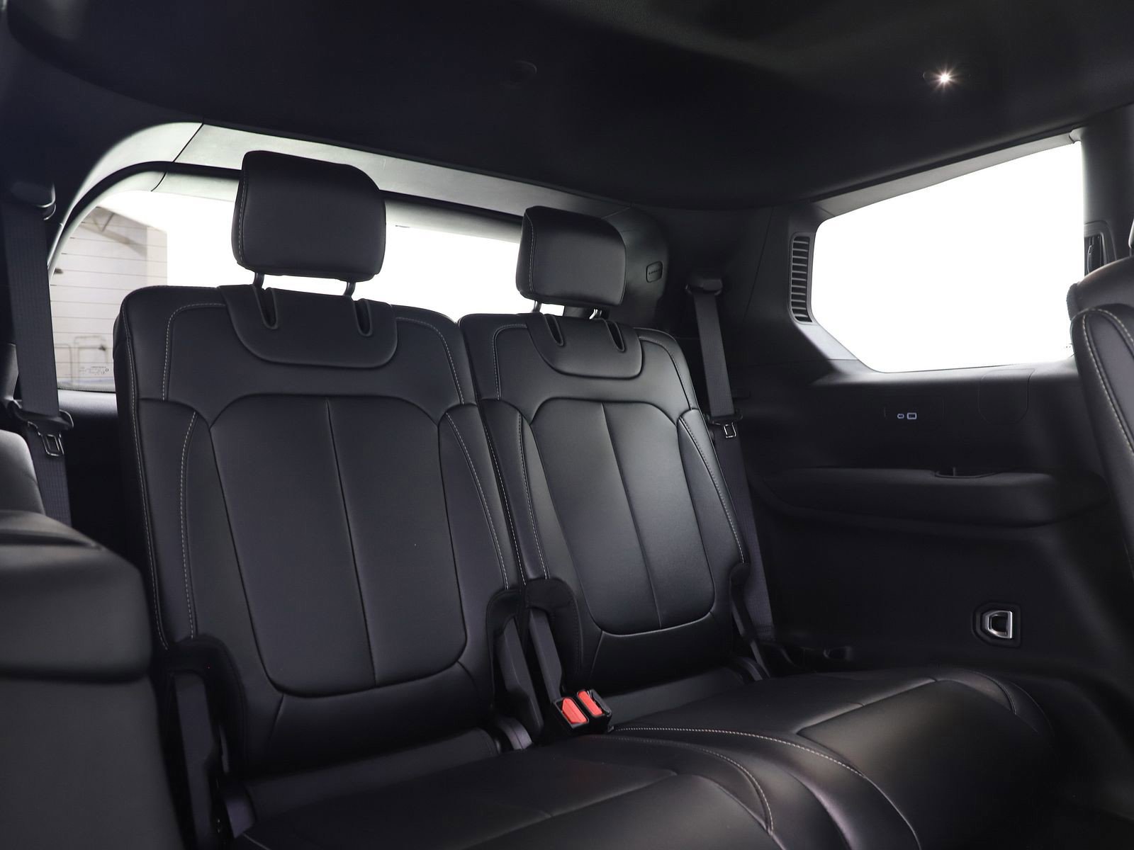 Used 2025 Jeep Grand Cherokee L Limited w/ Black Appearance Package image 13