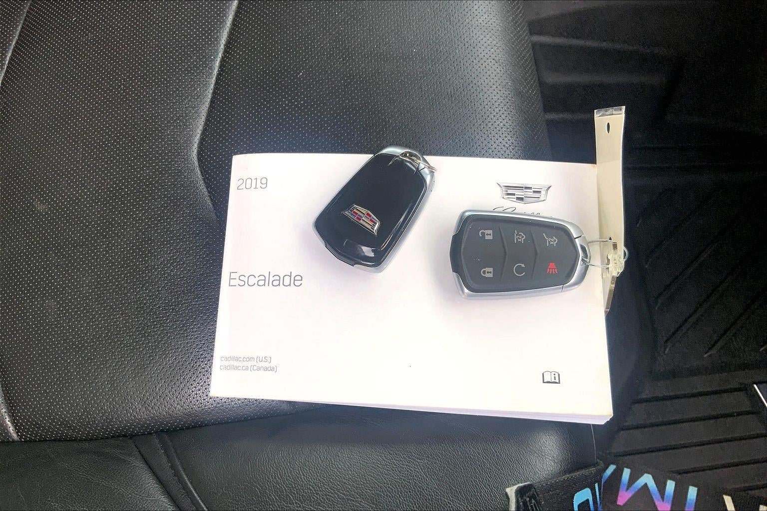 Used 2019 Cadillac Escalade Premium Luxury AWD/4WD image 12
