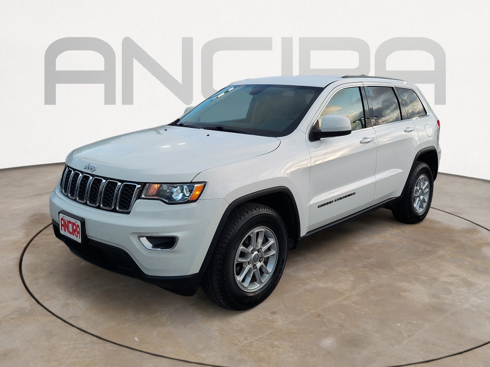 Used 2019 Jeep Grand Cherokee Laredo AWD/4WD image 6