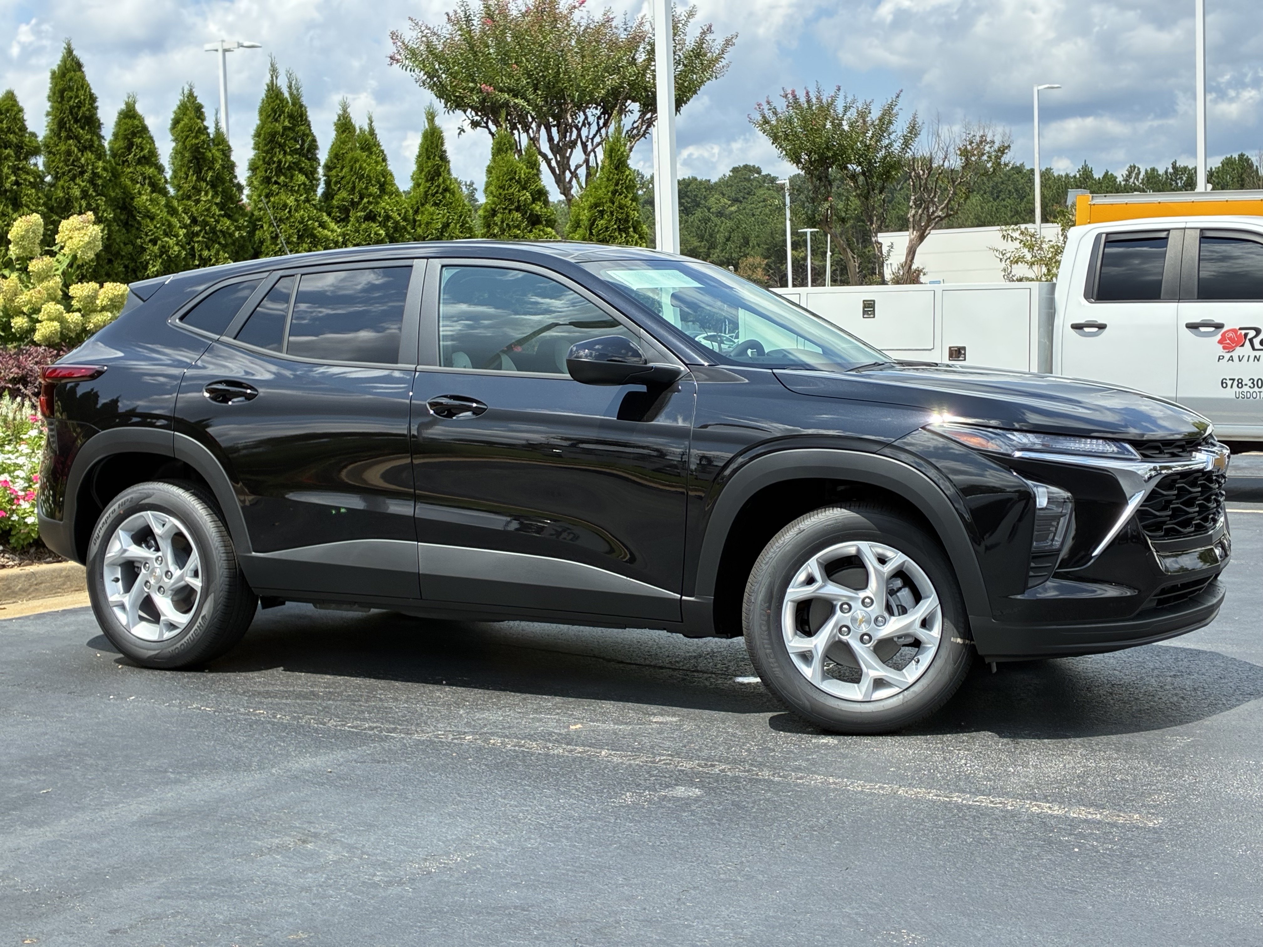 New 2026 Chevrolet Trax LS w/ LS Convenience Package FWD image 3
