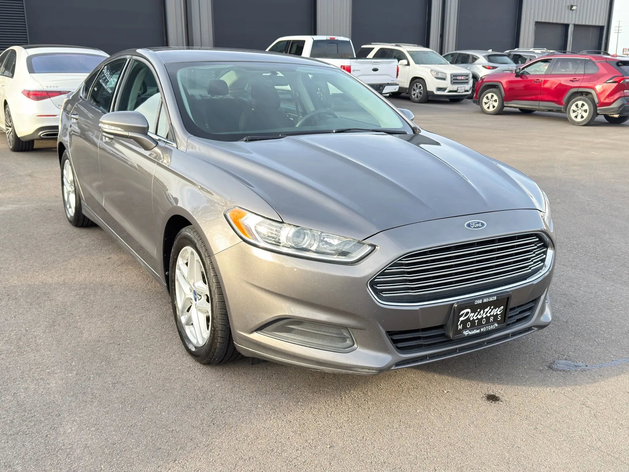 Used 2014 Ford Fusion SE image 2