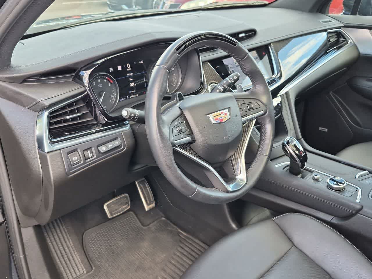Used 2024 Cadillac XT6 Sport w/ Technology Package AWD/4WD image 2