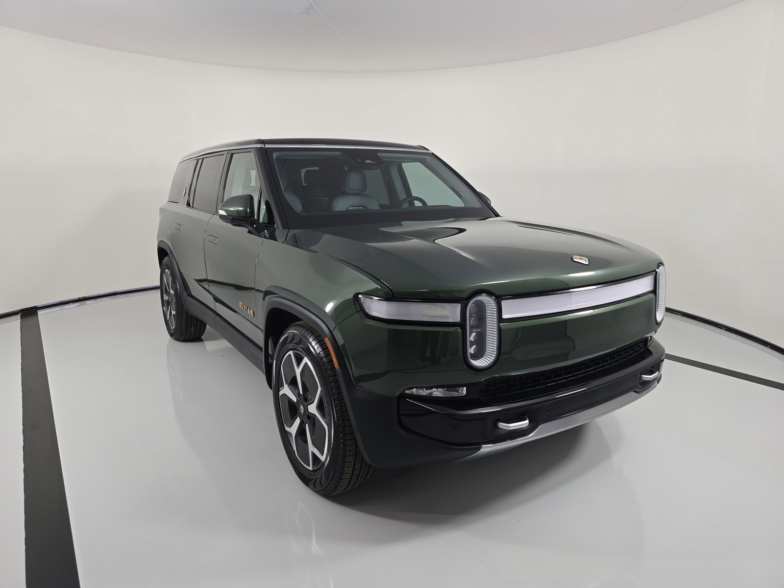Used 2024 Rivian R1S Adventure AWD/4WD image 7