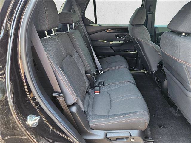 Used 2025 Honda Pilot Sport image 18