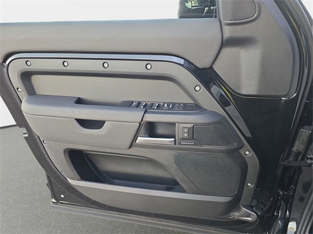 Used 2025 Land Rover Defender 110 S image 25