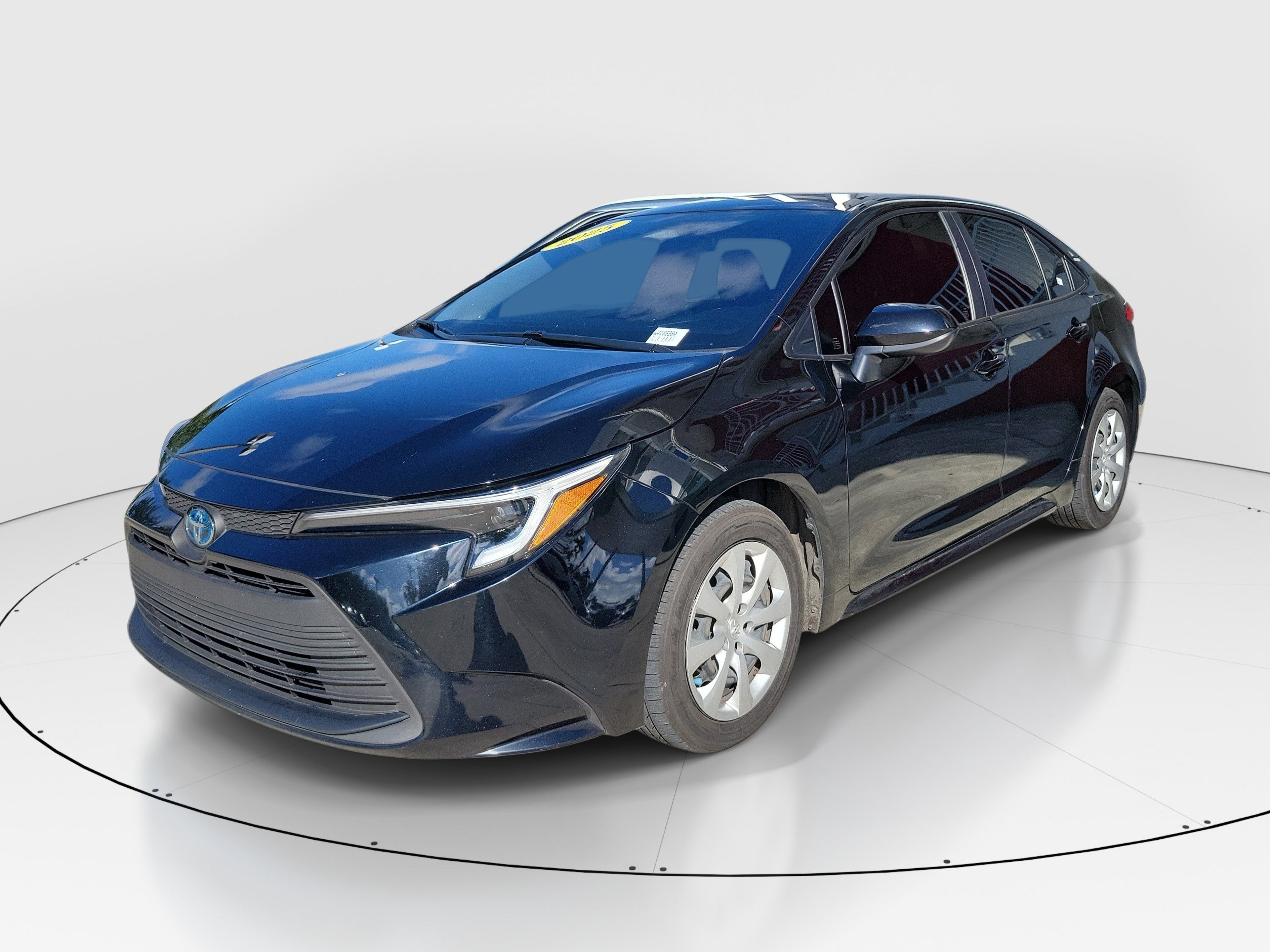 Used 2025 Toyota Corolla LE FWD image 3