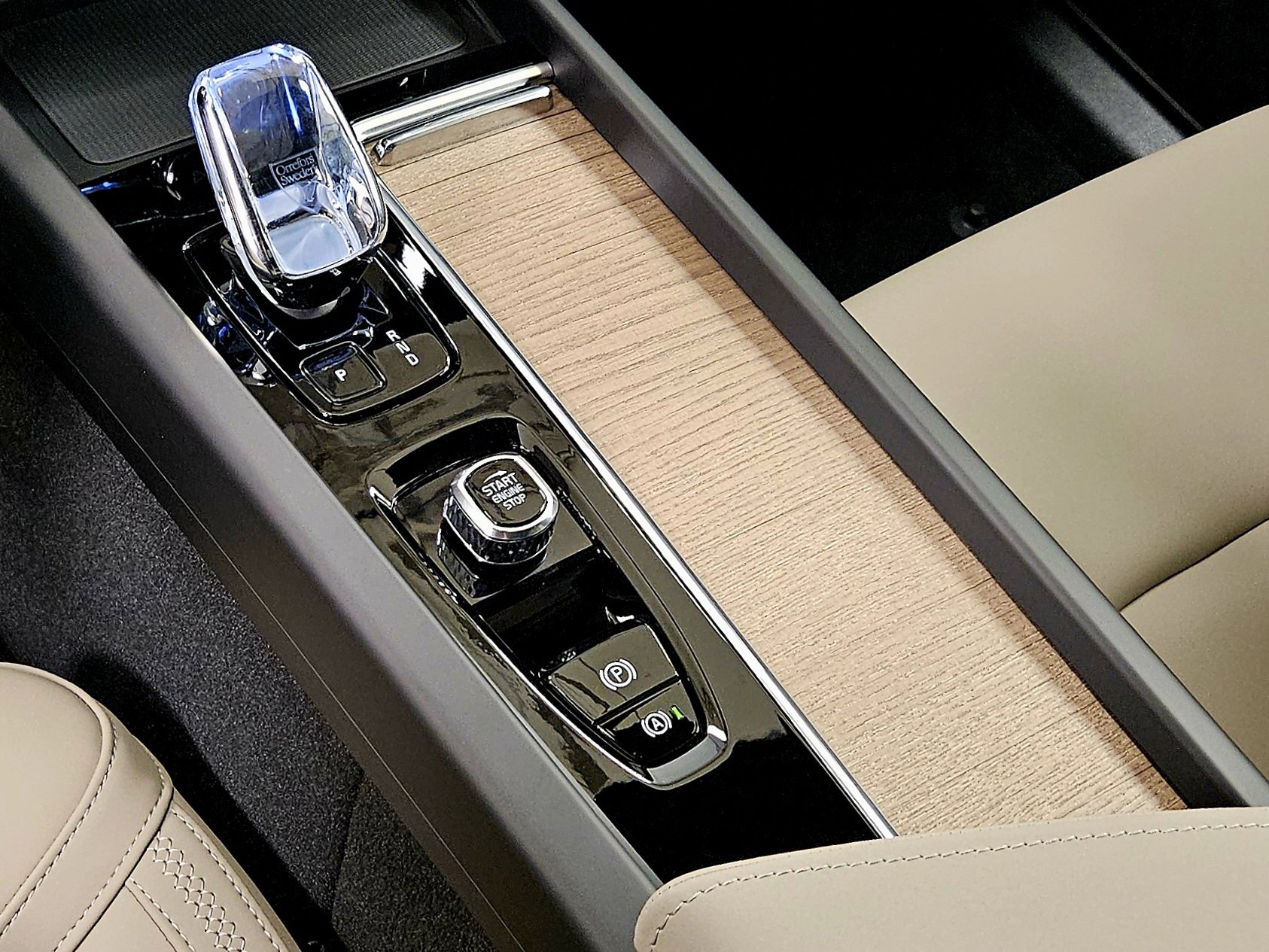 New 2026 Volvo XC60 T8 Plus w/ Protection Package Premier image 45