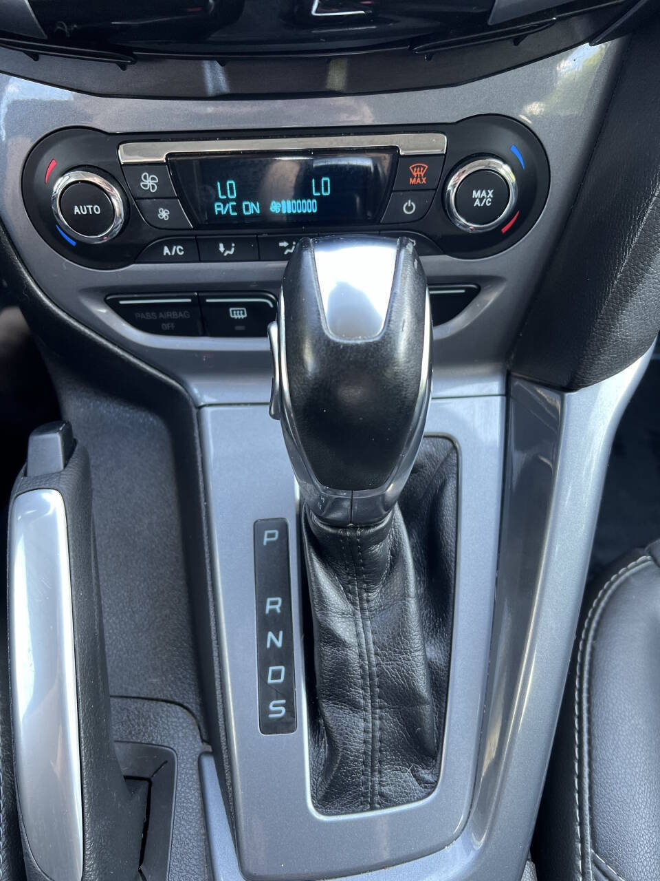 Used 2013 Ford Focus Titanium w/ Titanium Handling Pkg FWD image 20
