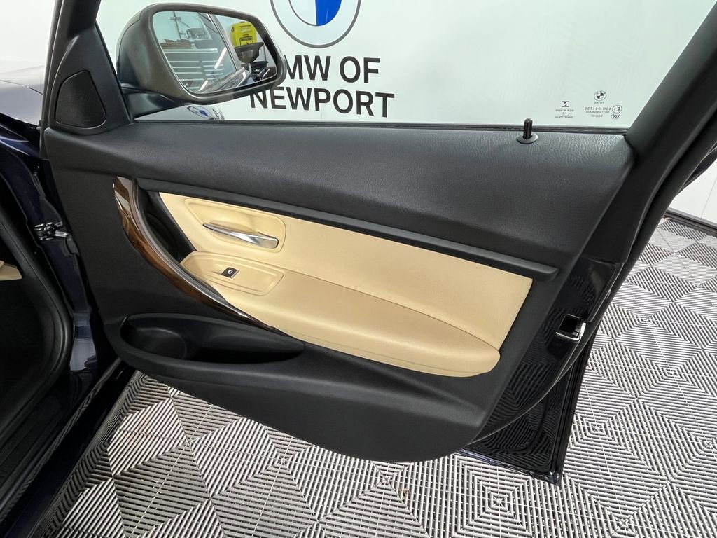 Used 2017 BMW 320i xDrive 320i xDrive image 21
