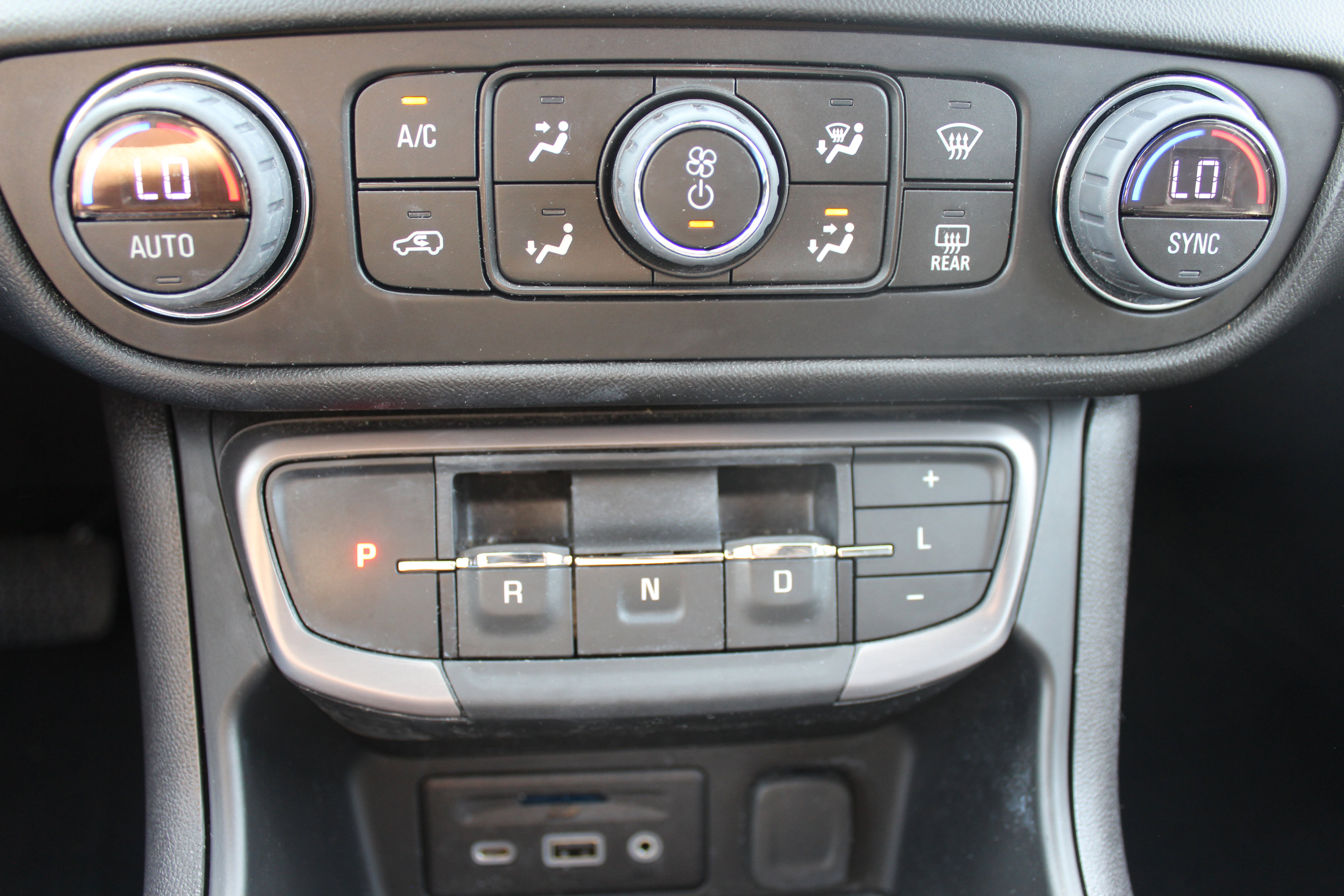 Used 2024 GMC Terrain AT4 image 36