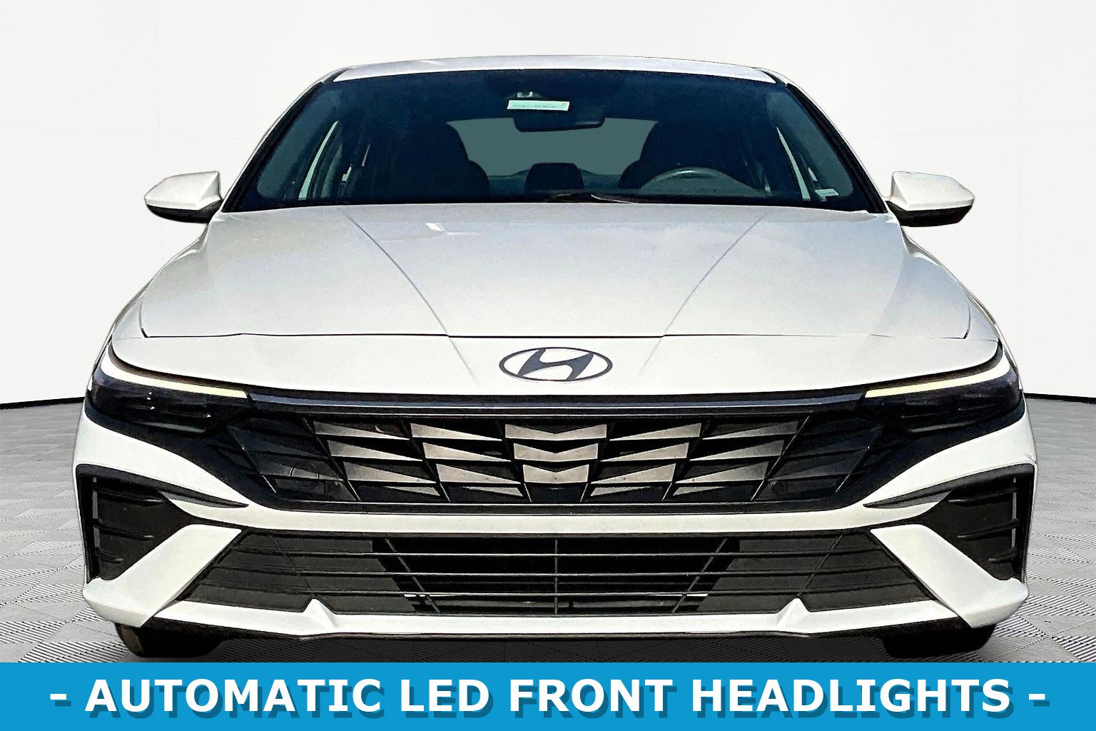 Used 2024 Hyundai Elantra SEL FWD image 2