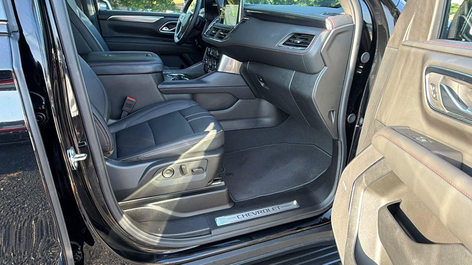 Used 2024 Chevrolet Suburban RST w/ Luxury Package AWD/4WD image 19
