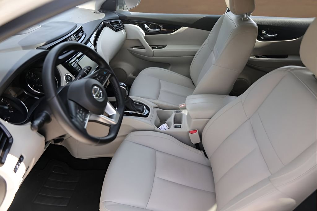 Used 2022 Nissan Rogue Sport SL w/ Premium Package image 9