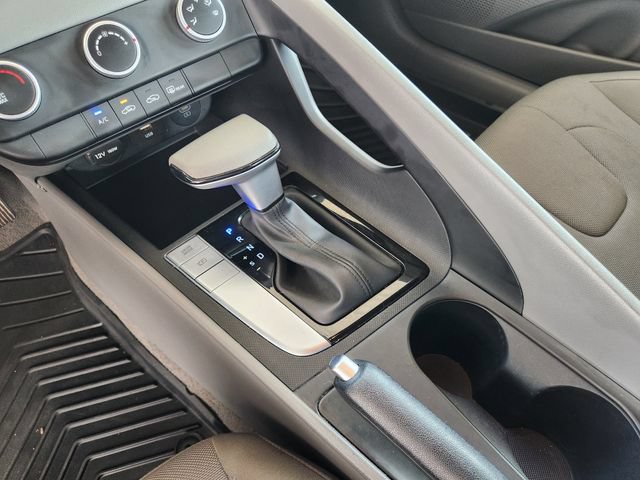 Used 2025 Hyundai Elantra SE FWD image 18