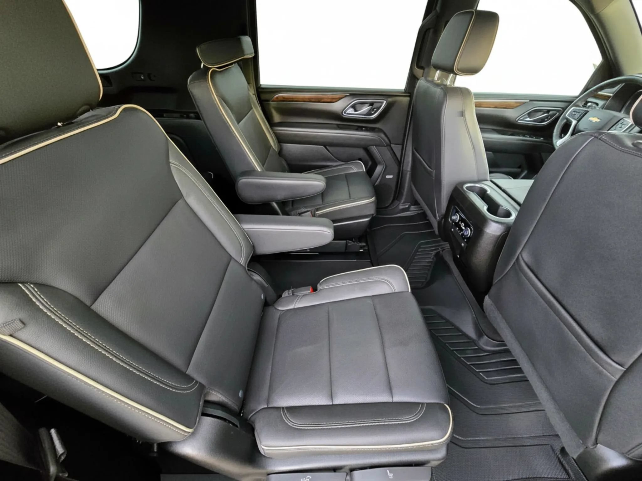Used 2022 Chevrolet Suburban Premier RWD image 14