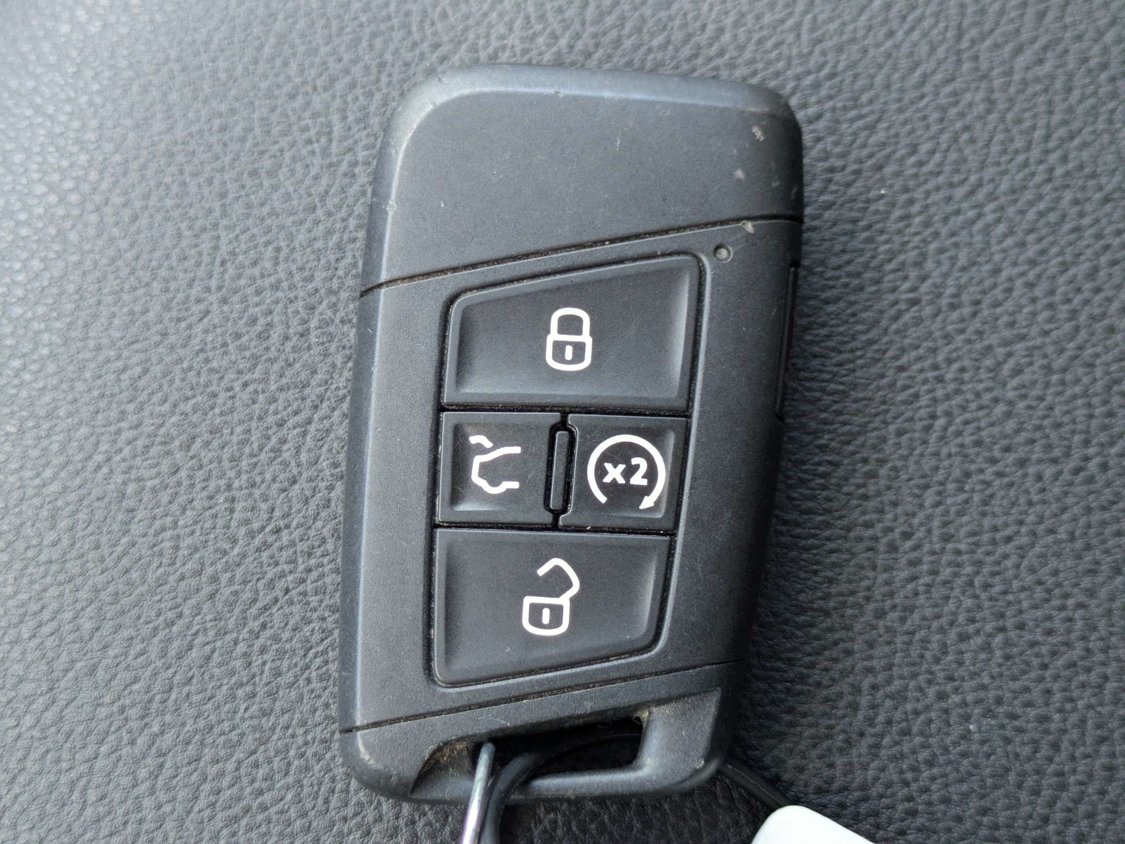 Used 2025 Volkswagen Taos SE FWD image 27