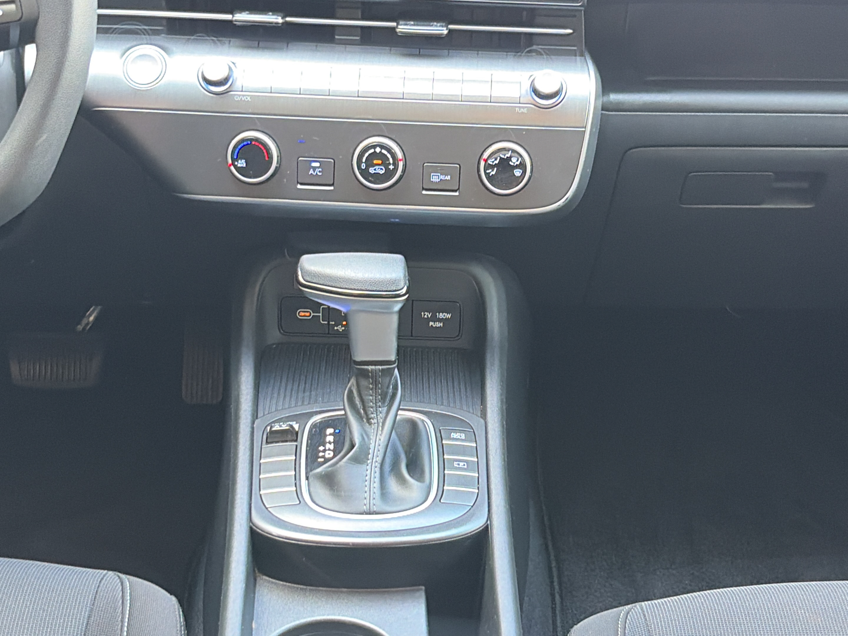 Certified 2024 Hyundai Kona SE FWD image 16