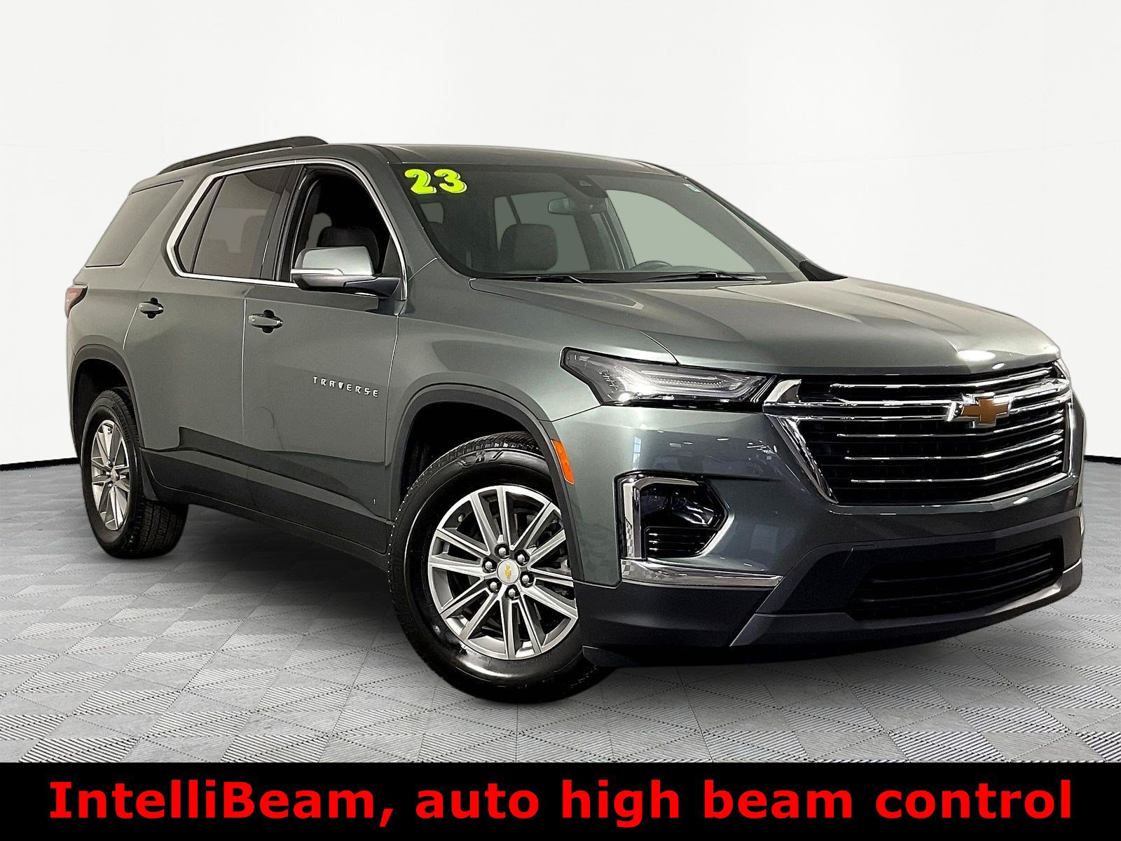 Used 2023 Chevrolet Traverse LT FWD image 3
