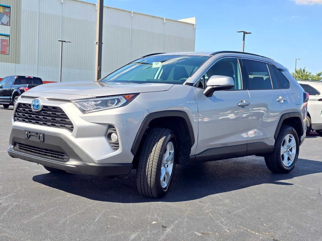Used 2020 Toyota RAV4 XLE AWD/4WD image 4