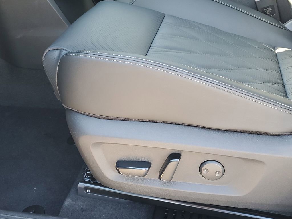 New 2026 Nissan Rogue Platinum image 13