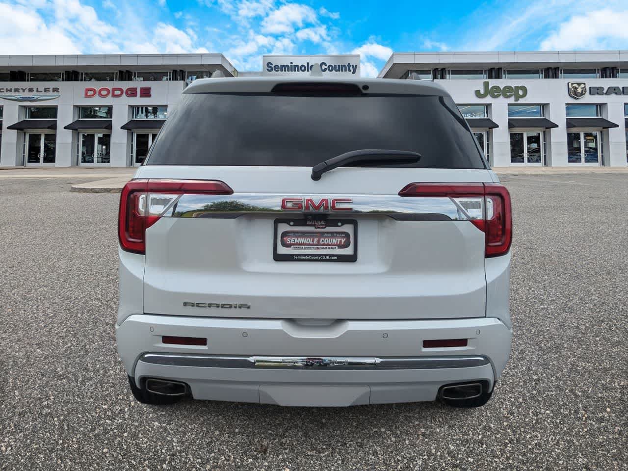 Used 2022 GMC Acadia Denali w/ Denali Technology Package FWD image 7