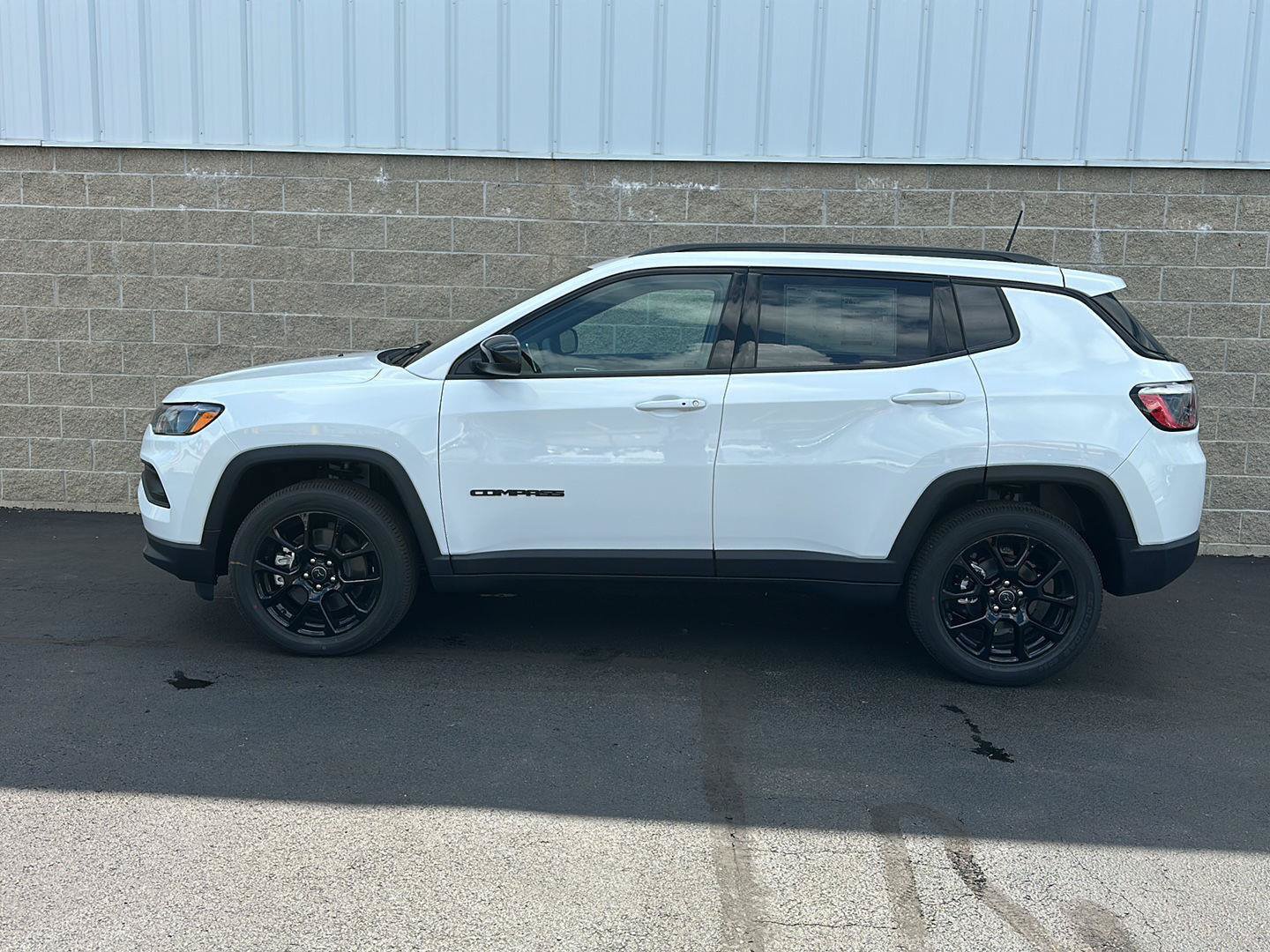 New 2026 Jeep Compass Latitude AWD/4WD image 34