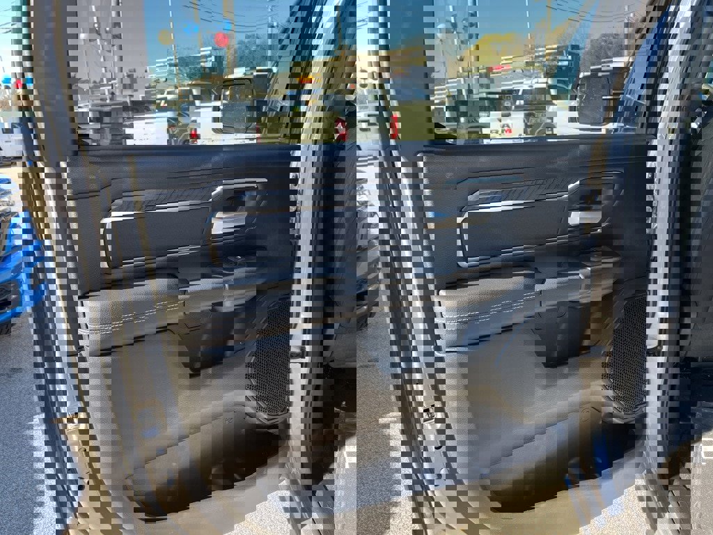 New 2026 RAM 1500 4x4 Crew Cab image 15