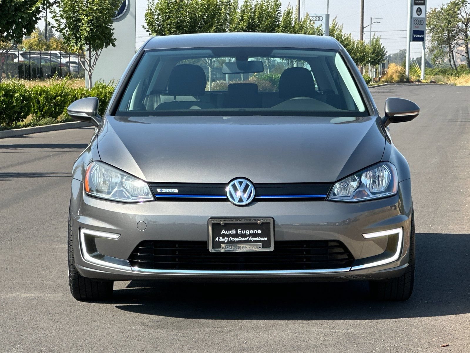 Used 2016 Volkswagen e-Golf SE w/ DC Fast Charging Package FWD image 8