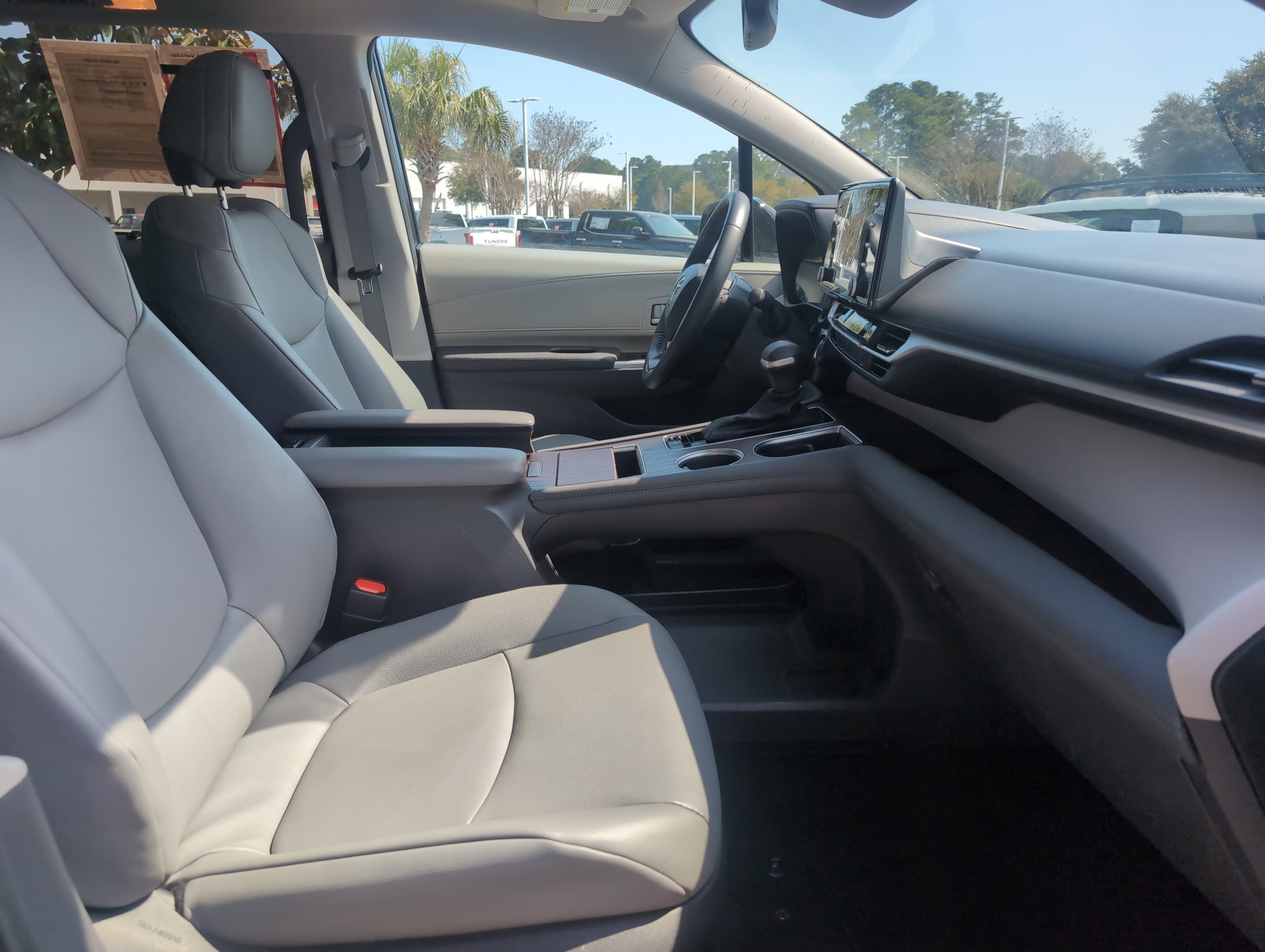 Certified 2024 Toyota Sienna XLE FWD image 34