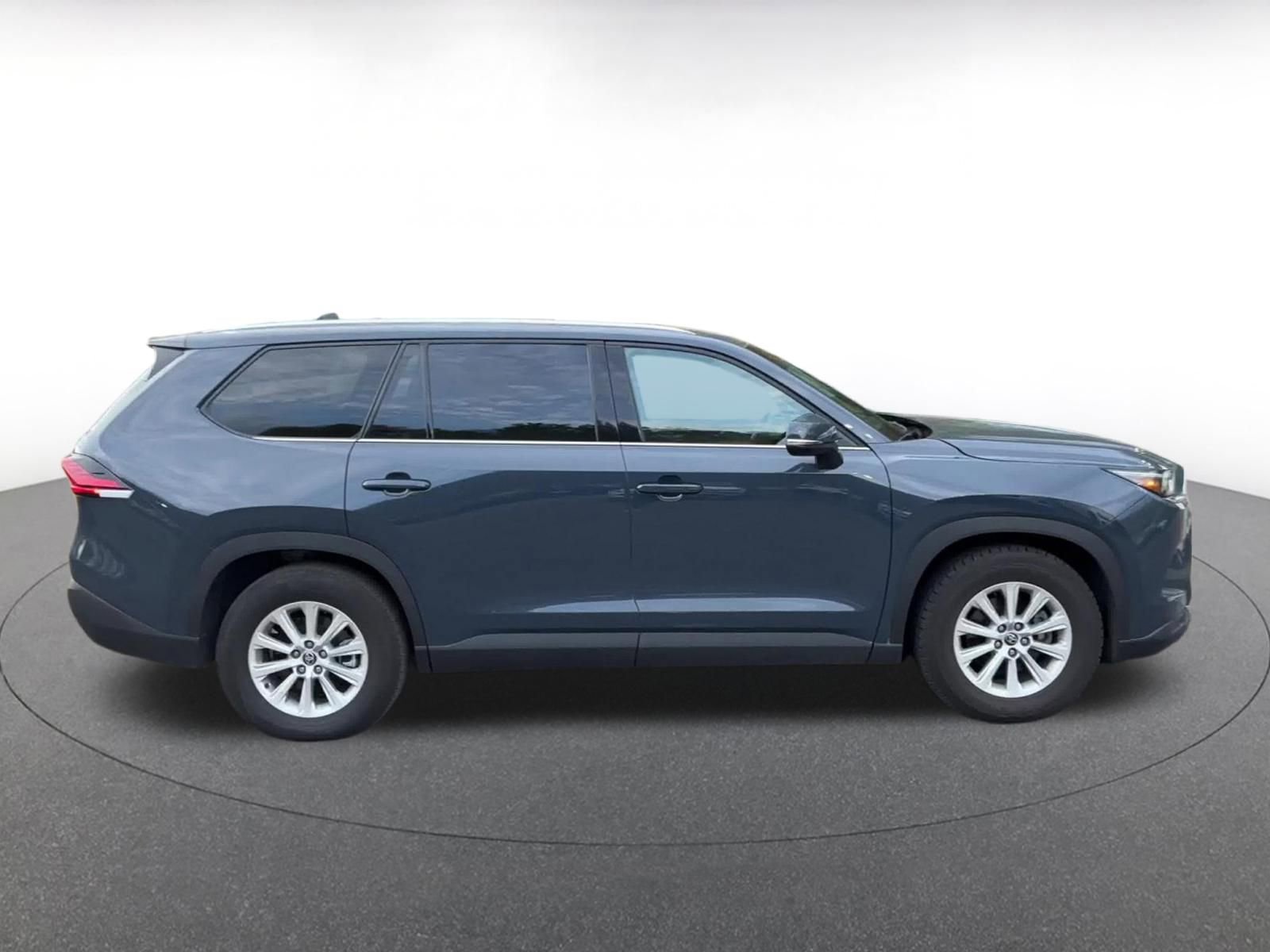 Used 2025 Toyota Grand Highlander FWD image 16