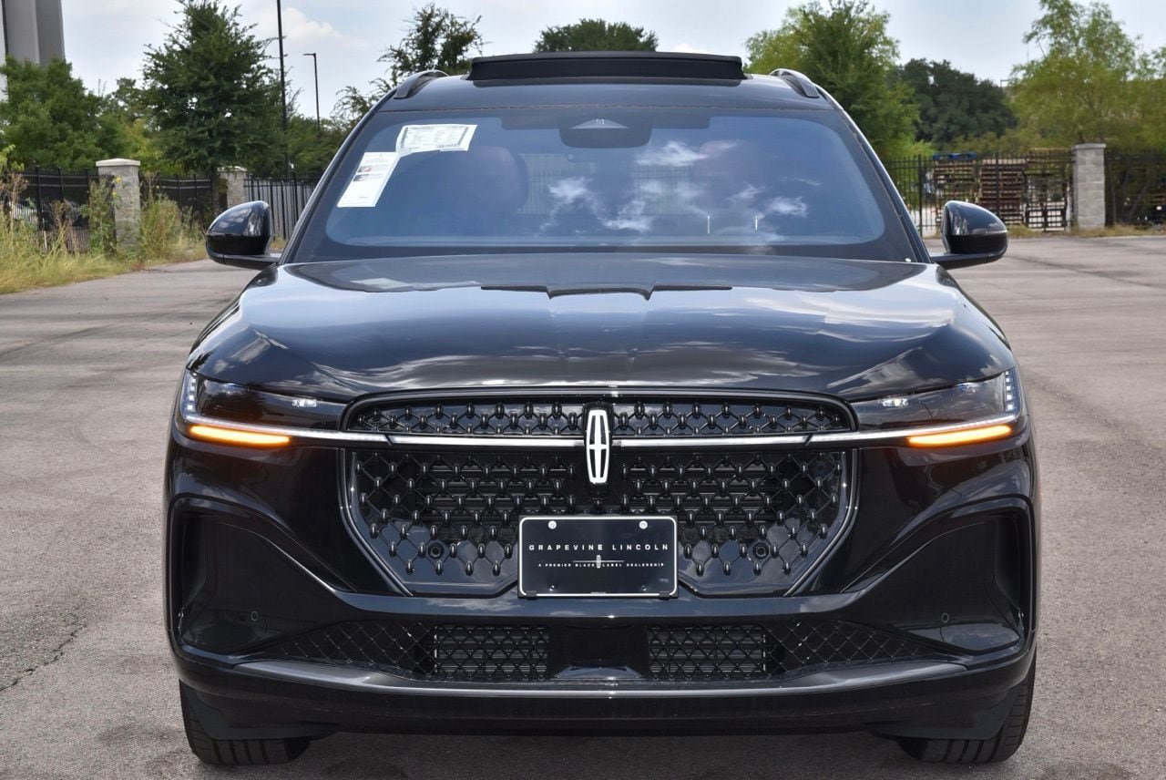 New 2026 Lincoln Nautilus Reserve AWD/4WD image 2