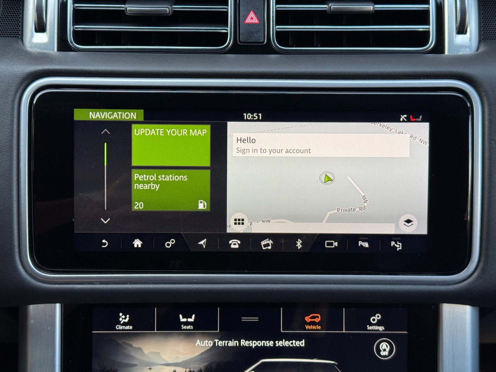 Used 2018 Land Rover Range Rover HSE image 30