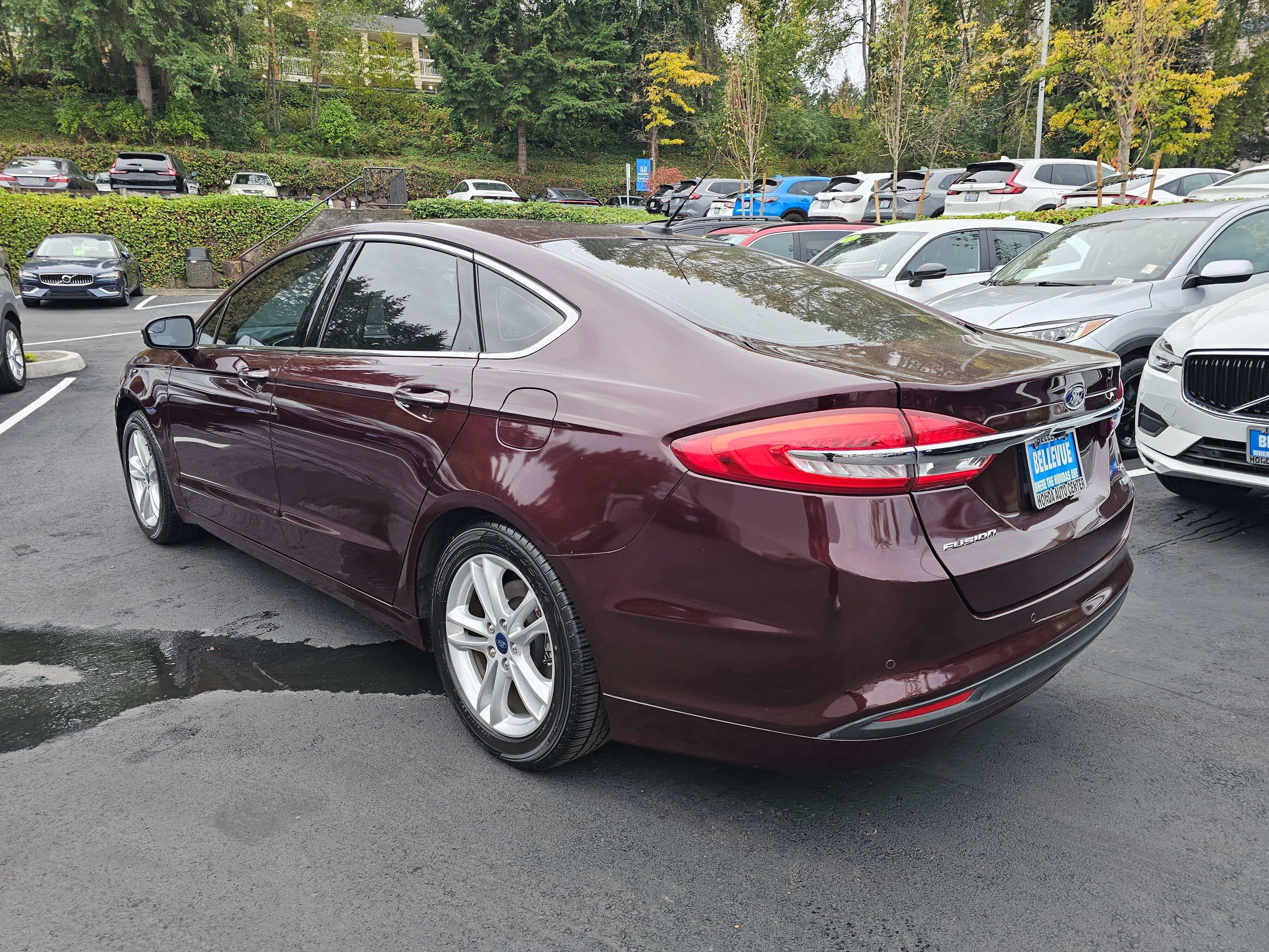 Used 2018 Ford Fusion SE w/ Fusion SE Technology Package FWD image 5