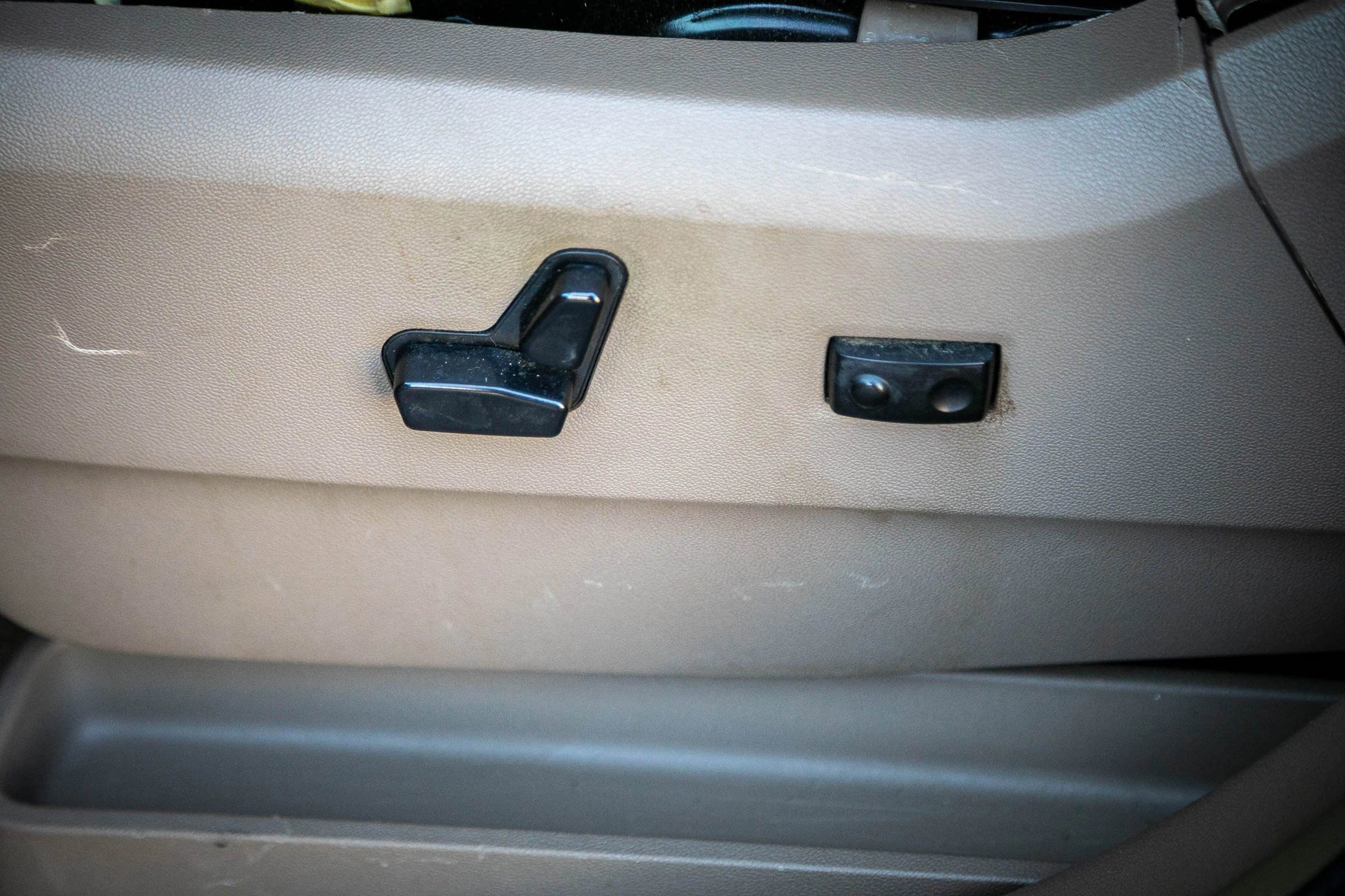 Used 2013 Chrysler Town & Country Touring-L w/ Driver Convenience Group image 29