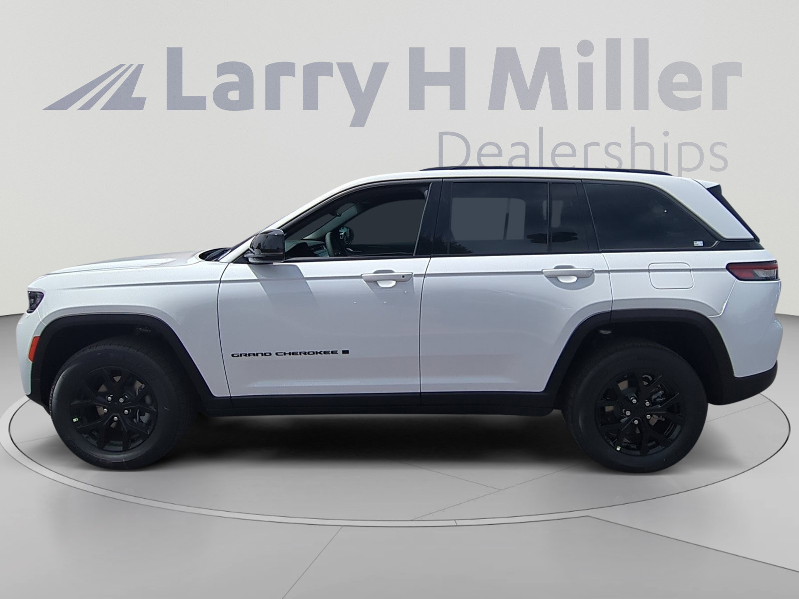 New 2026 Jeep Grand Cherokee Altitude AWD/4WD image 2