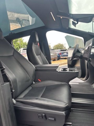 Used 2024 Tesla Cybertruck AWD Crew Cab image 11