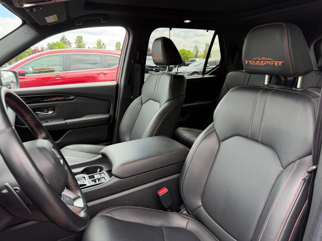 Used 2025 Honda Pilot TrailSport image 16